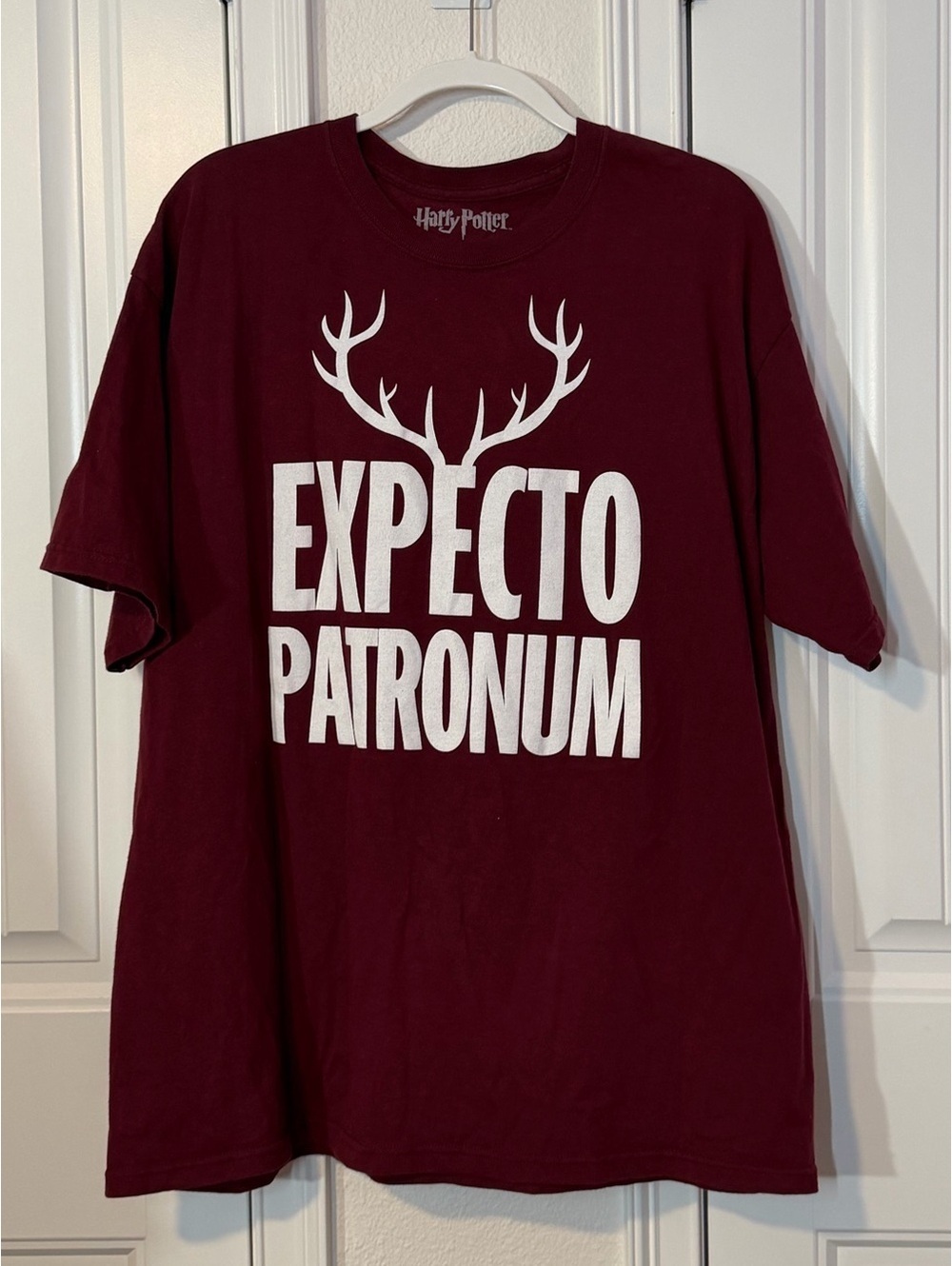 Warner Bros. Men’s Maroon Expecto Patronum Graphic Shirt Harry Potter XL